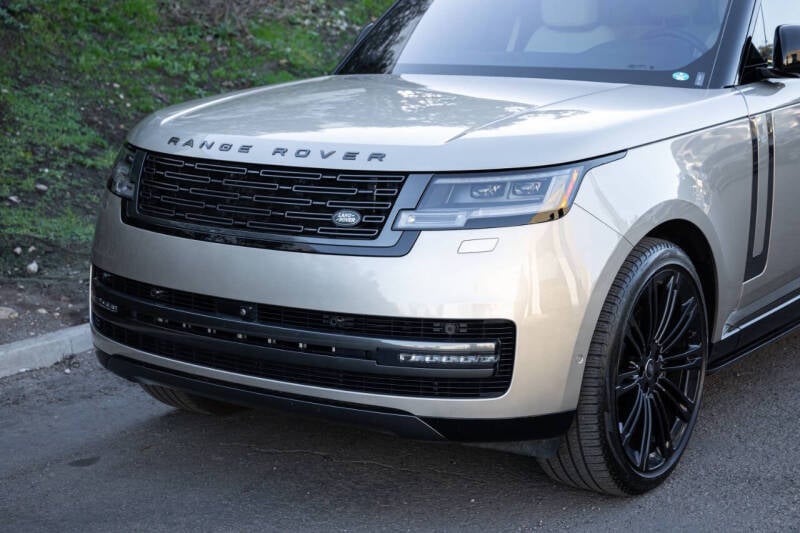 2023 Land Rover Range Rover SE photo 10