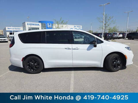 2024 Chrysler Pacifica Plug-In Hybrid Select