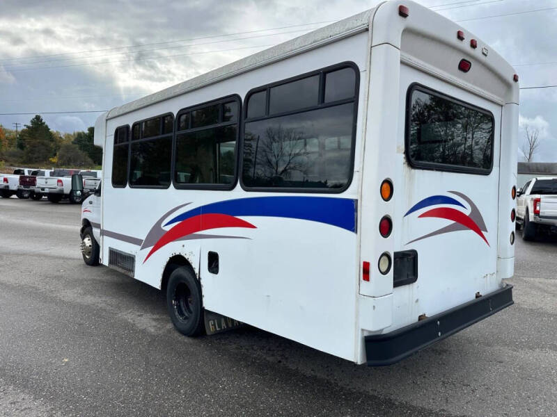 2005 Ford E-Series E-450 SD