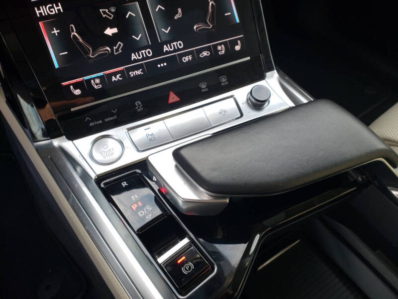 2019 Audi e-tron quattro Prestige