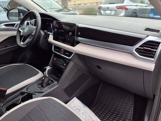 2025 Volkswagen Taos SE