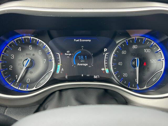 2027 Chrysler Pacifica Select