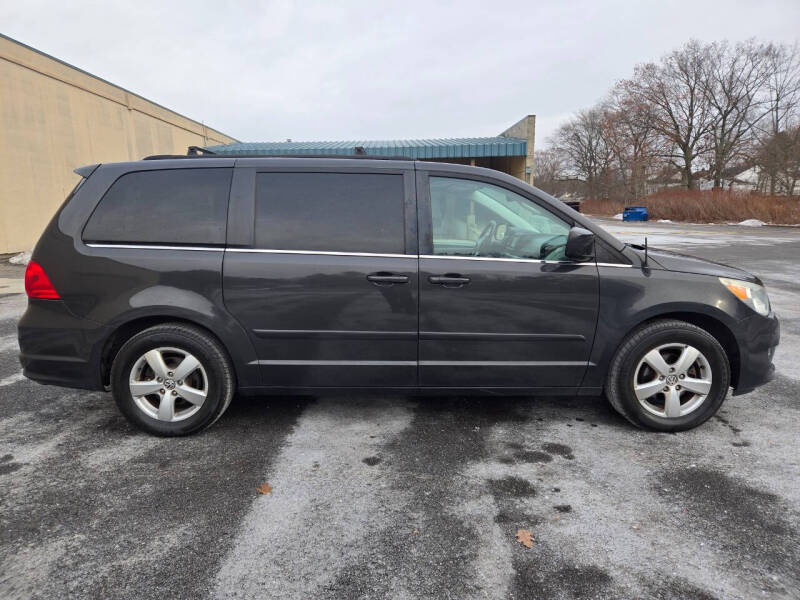 2011 Volkswagen Routan SEL