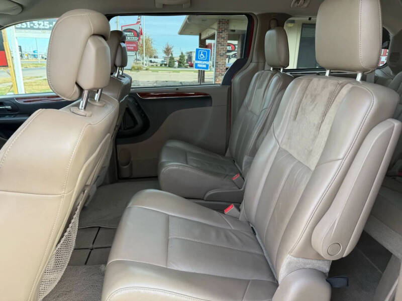 2013 Chrysler Town and Country Limited