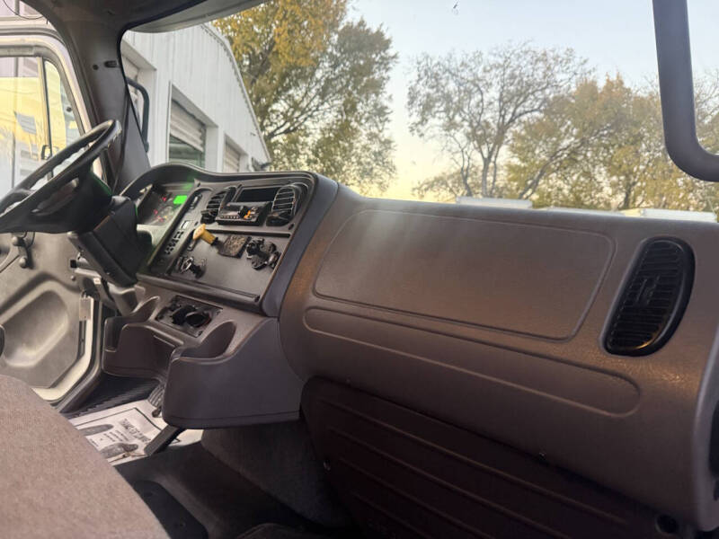 2018 Freightliner M2 106