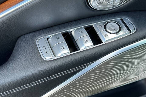 2020 Kia K900 Luxury