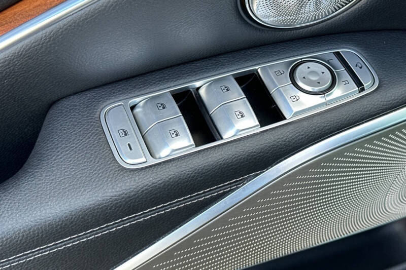 2020 Kia K900 Luxury