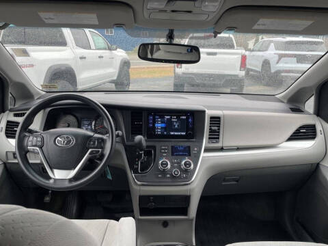 2017 Toyota Sienna LE 7-Passenger