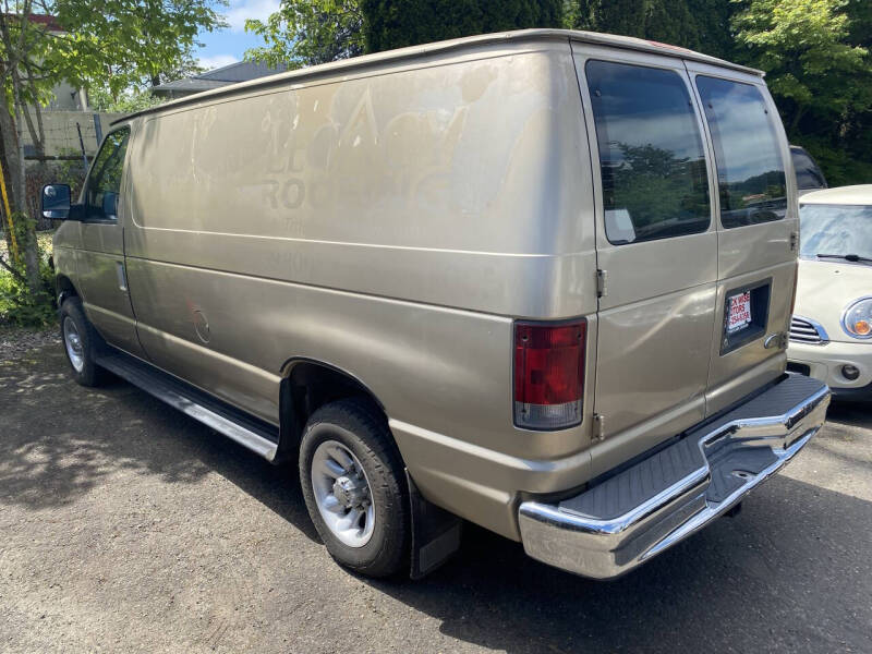 2004 Ford E-Series E-250