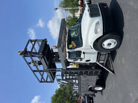 2010 Freightliner M2 106