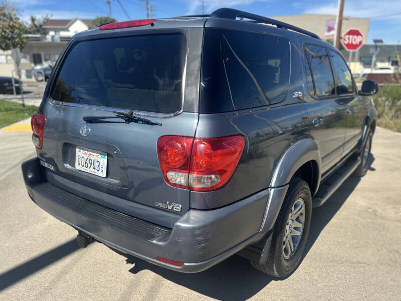 2005 Toyota Sequoia SR5