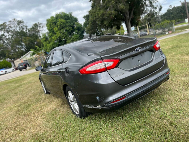 2016 Ford Fusion SE photo 4