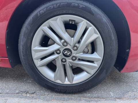 2019 Hyundai Elantra SE