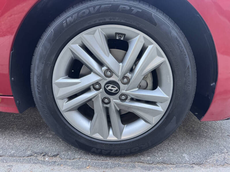 2019 Hyundai Elantra SE