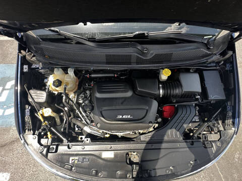 2017 Chrysler Pacifica Touring-L