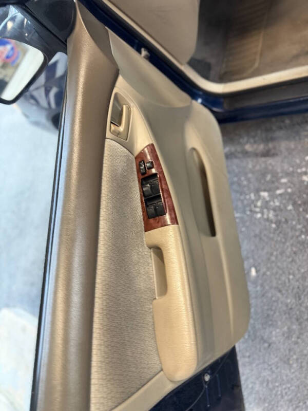 2004 Toyota Corolla LE