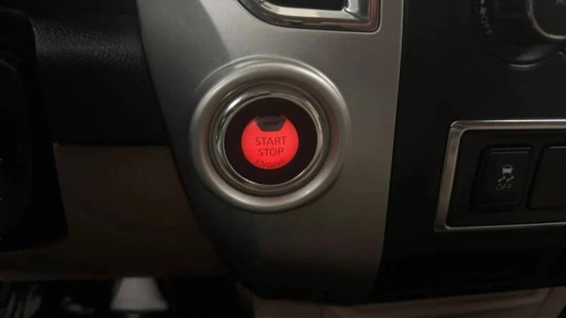 2017 Nissan Titan