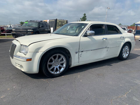 2006 Chrysler 300 for sale at AJOULY AUTO SALES in Moore OK