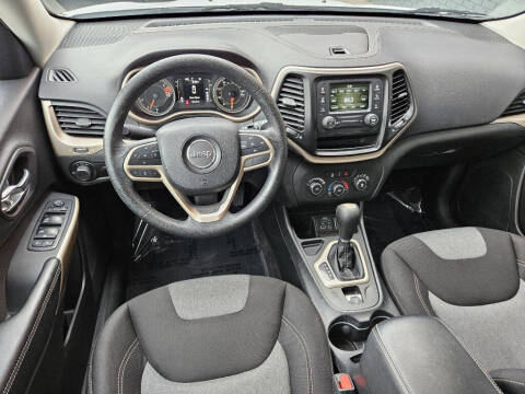 2017 Jeep Cherokee Sport