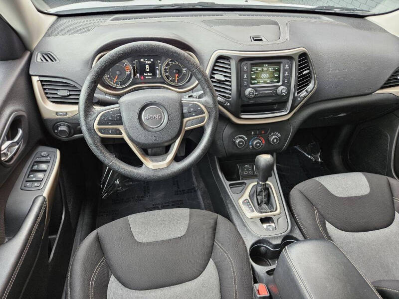 2017 Jeep Cherokee Sport