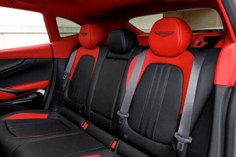 2025 Aston Martin DBX 707