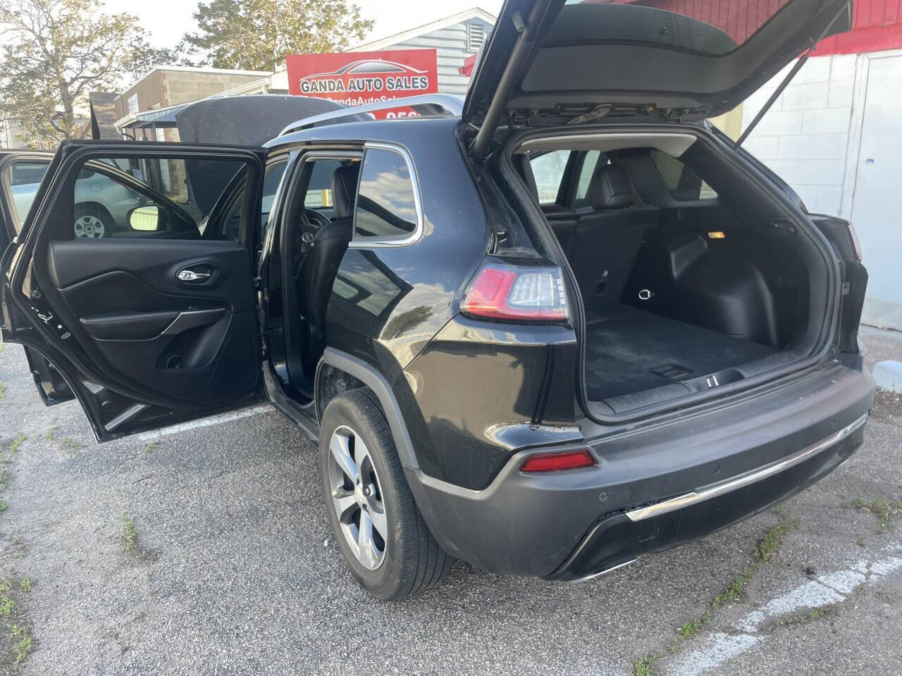 2019 Jeep Cherokee for sale at Ganda Auto Sales in Denver, CO