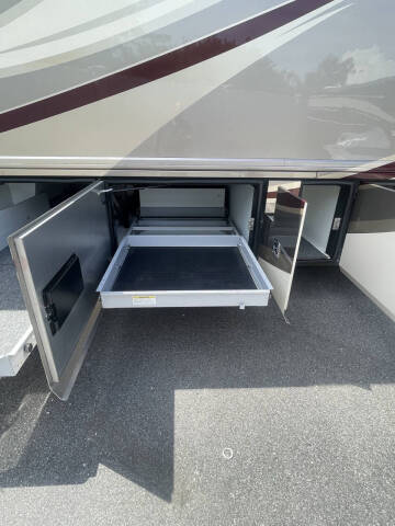 2013 Freightliner XCM Chassis