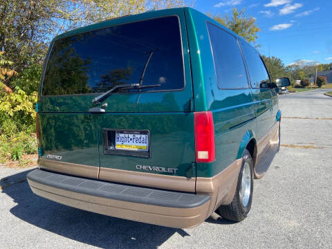 2000 Chevrolet Astro LS