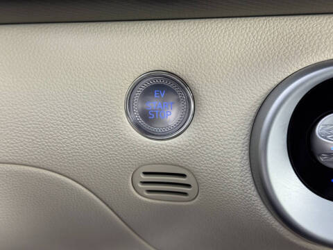 2024 Genesis GV60 Standard