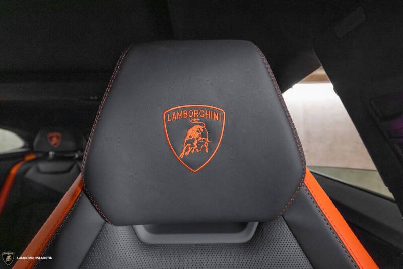 2025 Lamborghini Urus SE