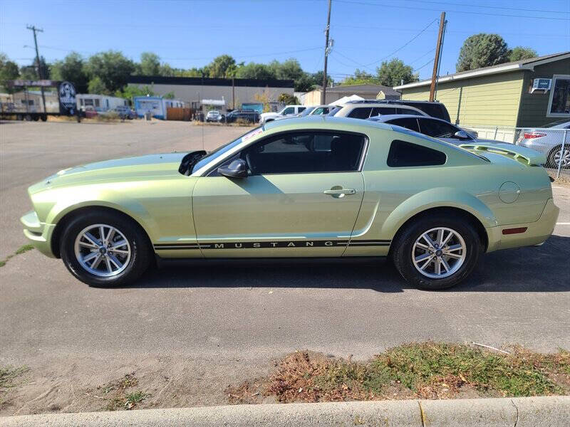 2005 Ford Mustang V6 Deluxe