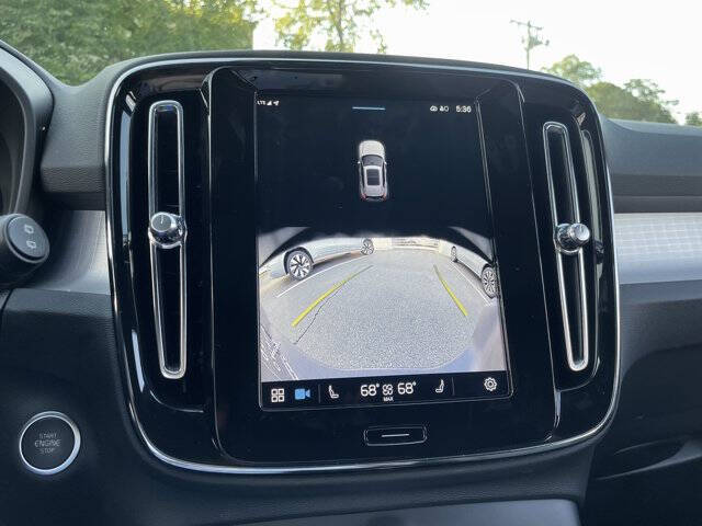 2025 Volvo XC40 B5 Core Bright Theme