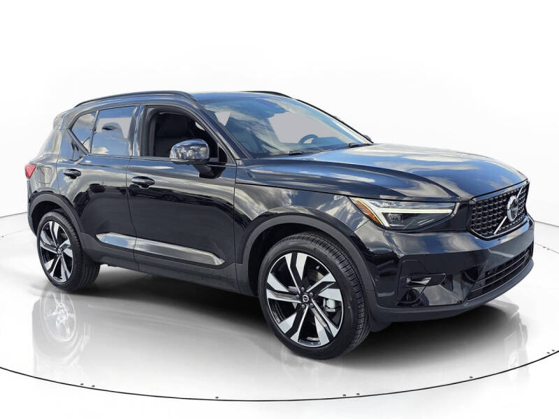 2026 Volvo XC40 B5 Plus