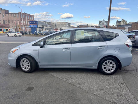 2012 Toyota Prius v Five