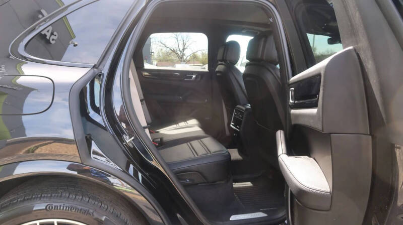 2023 Porsche Cayenne Platinum Edition