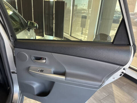 2014 Toyota Prius v Five