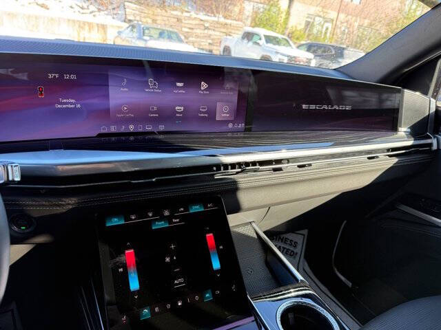 2025 Cadillac Escalade ESV Sport