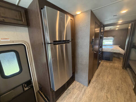 2017 Thor Motor Coach Hurricane