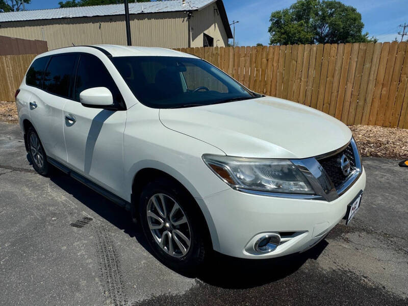 2016 Nissan Pathfinder SV
