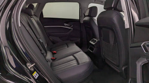 2023 Audi e-tron quattro Premium