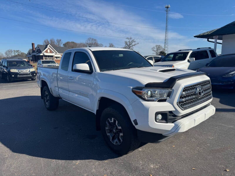 2017 Toyota Tacoma TRD Sport's photo