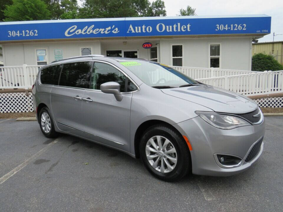 2018 Chrysler Pacifica for sale at Colbert's Auto Outlet in Hickory, NC