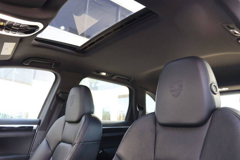 2018 Porsche Cayenne Platinum Edition