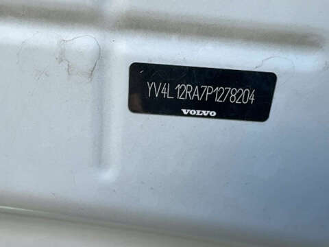 2023 Volvo XC60 B5 Ultimate Bright Theme