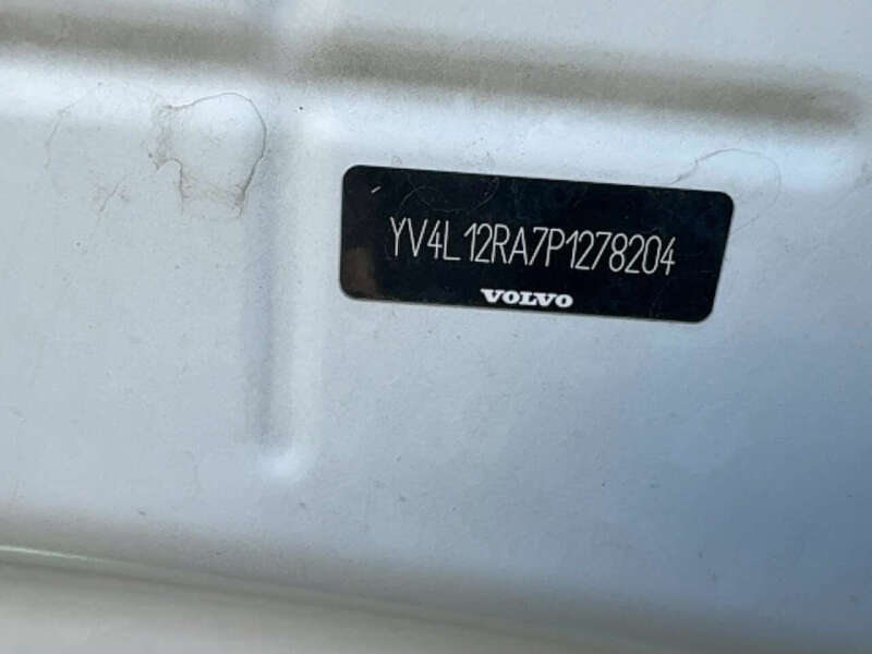 2023 Volvo XC60 B5 Ultimate Bright Theme