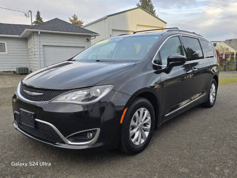 2017 Chrysler Pacifica for sale at Select Cars & Trucks Inc in Hubbard OR