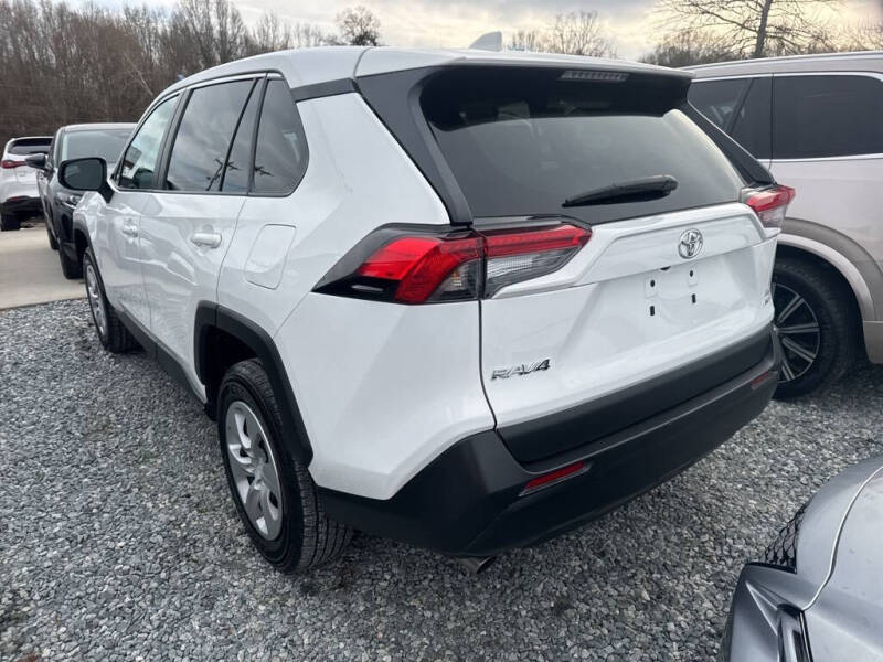 2024 Toyota RAV4 LE