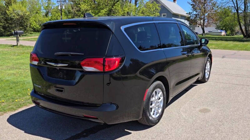 2024 Chrysler Voyager LX