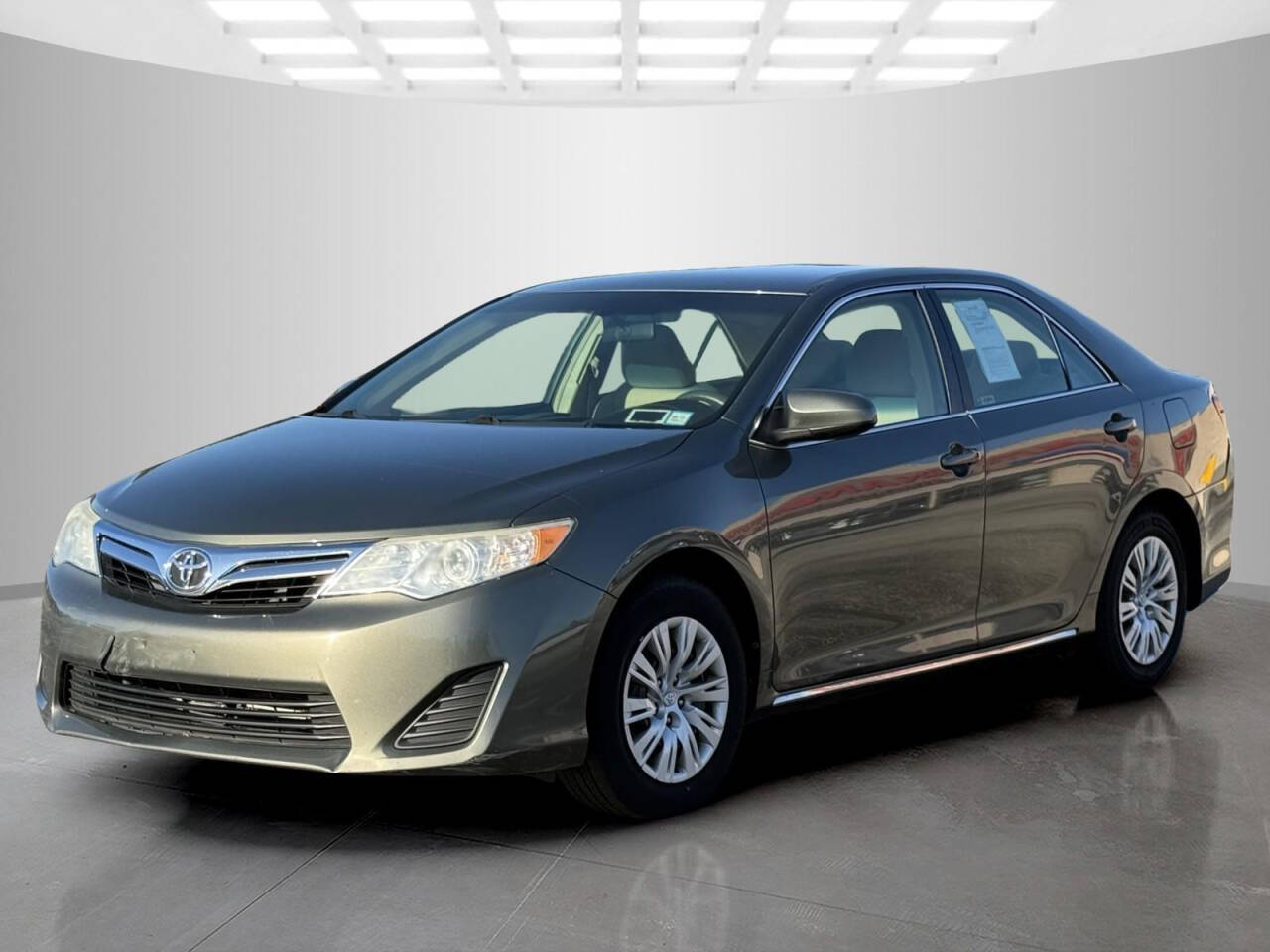 2014 Toyota Camry for sale at Used Cars Toledo in Oregon, OH