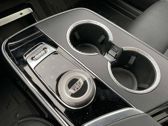 2024 Cadillac LYRIQ Luxury 2